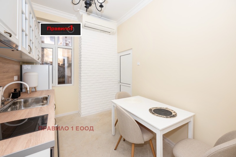 Продава ЕТАЖ ОТ КЪЩА, гр. Пловдив, Център, снимка 4 - Етаж от къща - 53259973