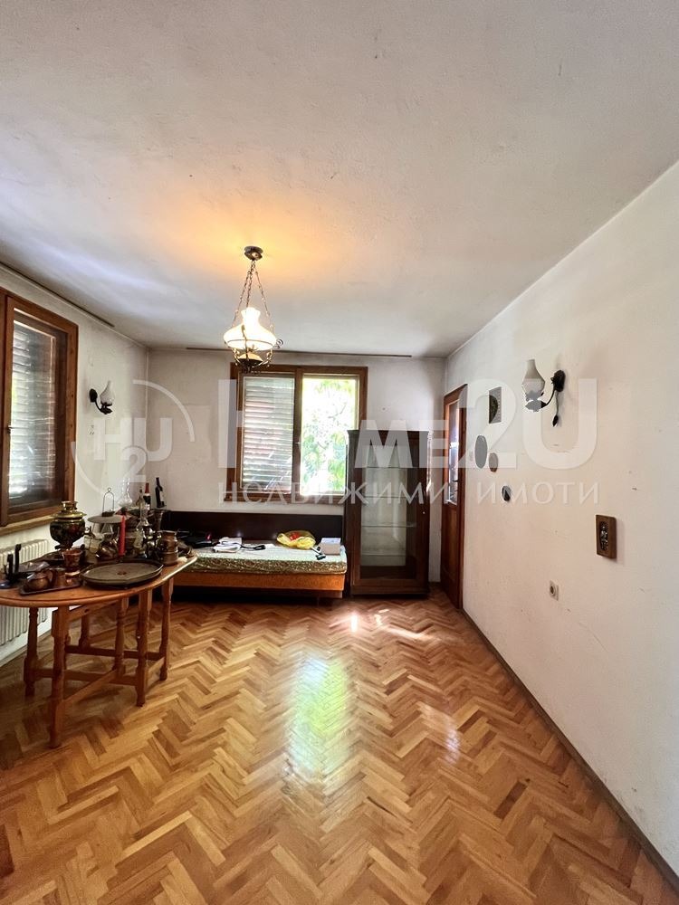 Продава КЪЩА, гр. София, в.з.Бункера, снимка 2 - Къщи - 52550523