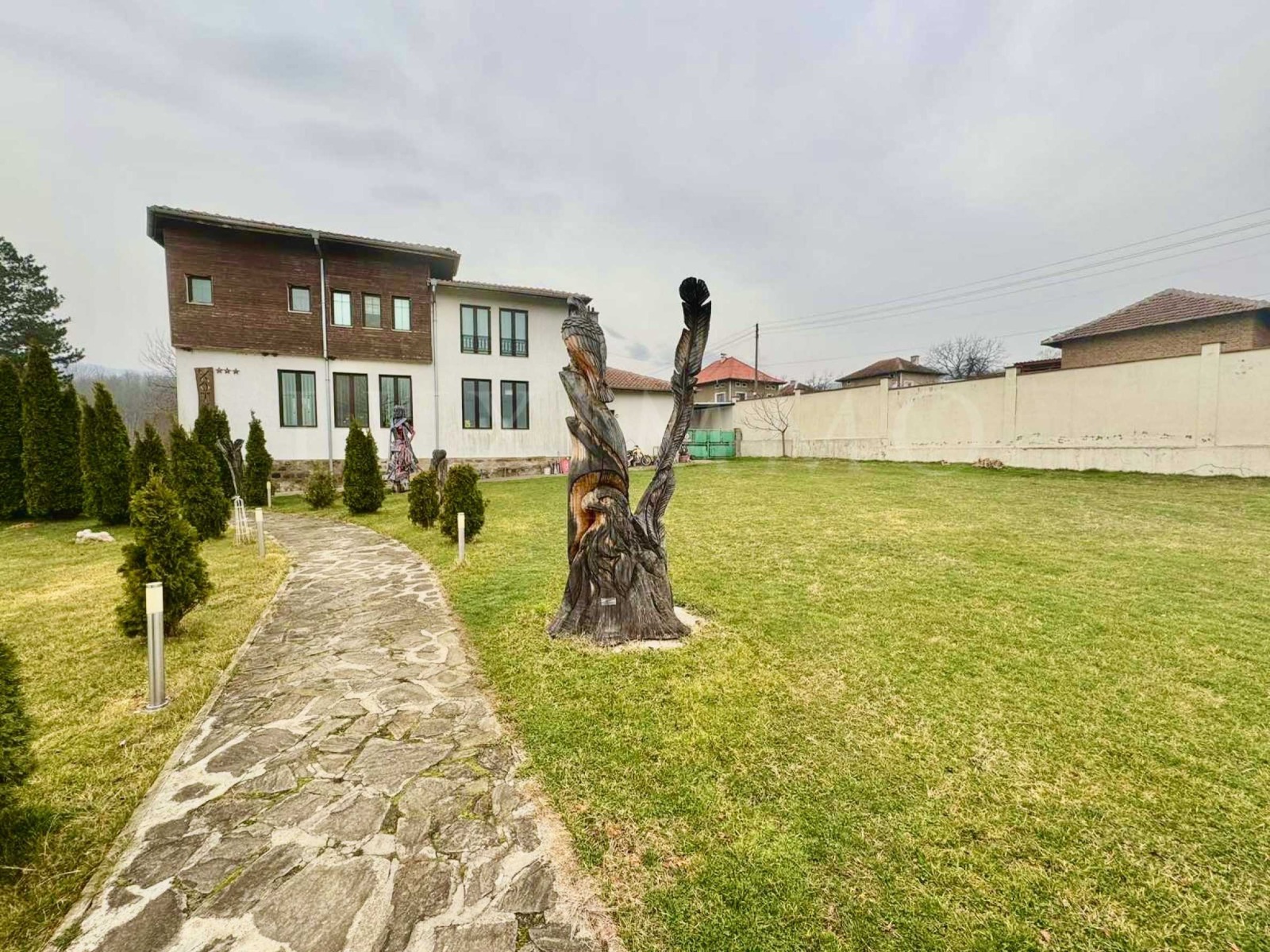 Продава ХОТЕЛ, гр. Вършец, област Монтана, снимка 2 - Хотели - 45202224