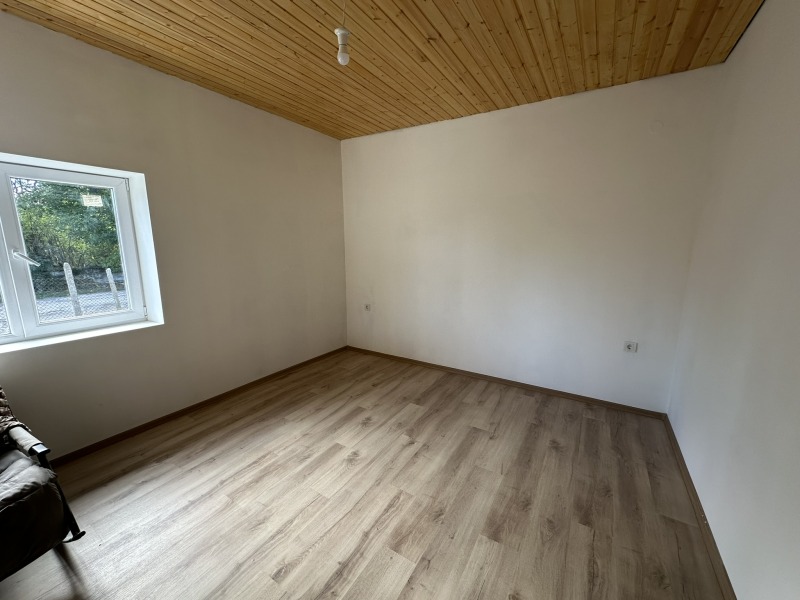 Продава КЪЩА, с. Змеево, област Добрич, снимка 11 - Къщи - 53039657