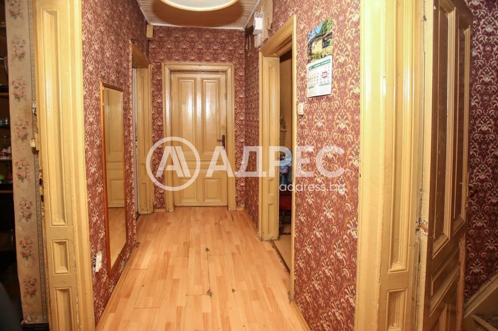 Продава ЕТАЖ ОТ КЪЩА, гр. София, Център, снимка 10 - Етаж от къща - 54549707