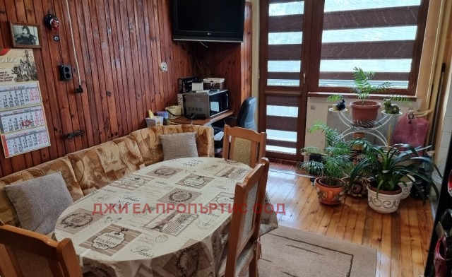 Продава ЕТАЖ ОТ КЪЩА, гр. Перник, Клепало, снимка 2 - Етаж от къща - 54698333