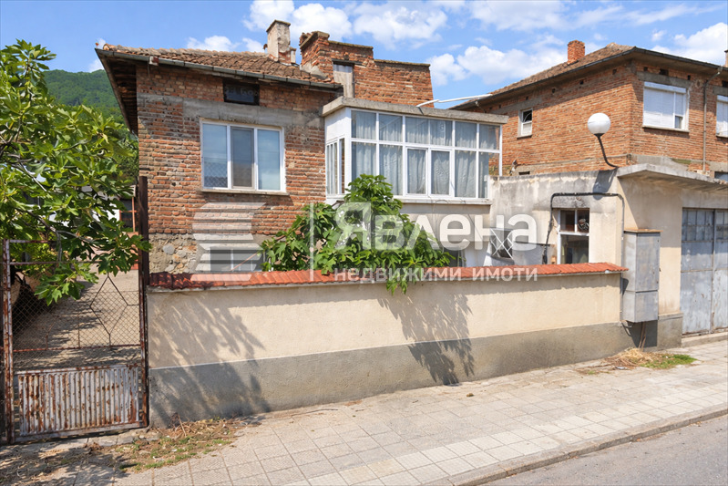 Продава КЪЩА, гр. Сопот, област Пловдив
