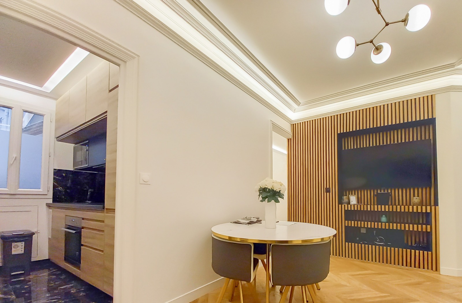 Продава 3-СТАЕН, гр. София, Център, снимка 3 - Апартаменти - 54260359