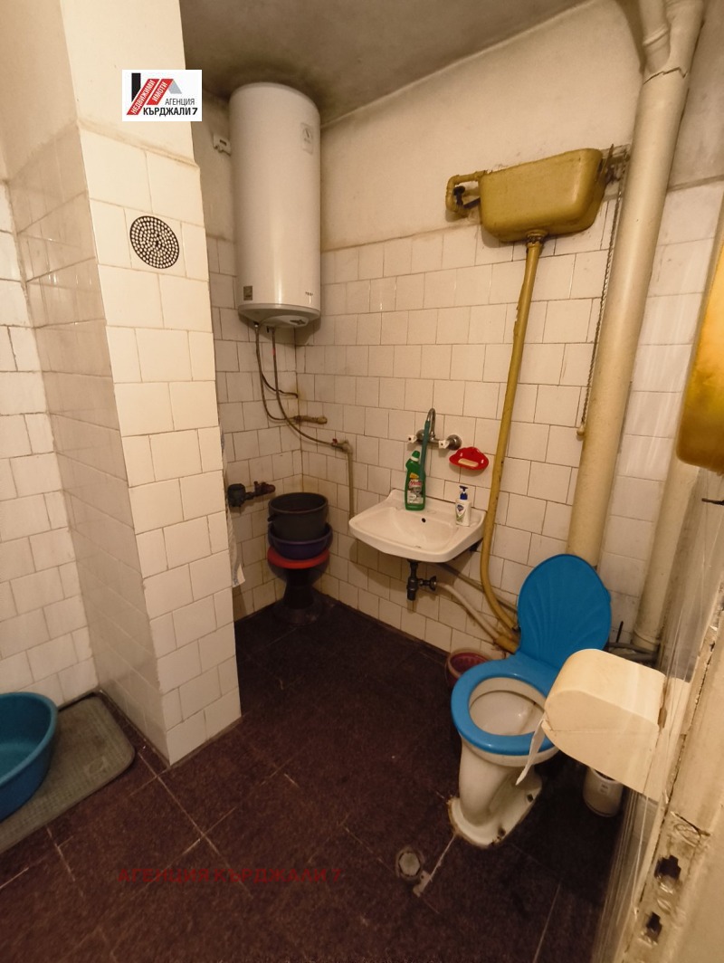 Продава  2-стаен град Кърджали , Веселчане , 70 кв.м | 85876304 - изображение [9]