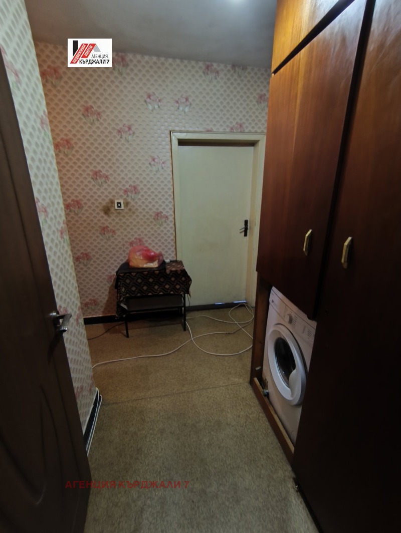 Продава  2-стаен град Кърджали , Веселчане , 70 кв.м | 85876304 - изображение [5]