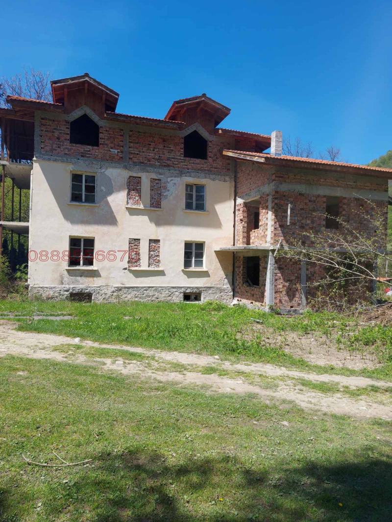 Продава ХОТЕЛ, гр. Тетевен, област Ловеч, снимка 2 - Хотели - 52785556