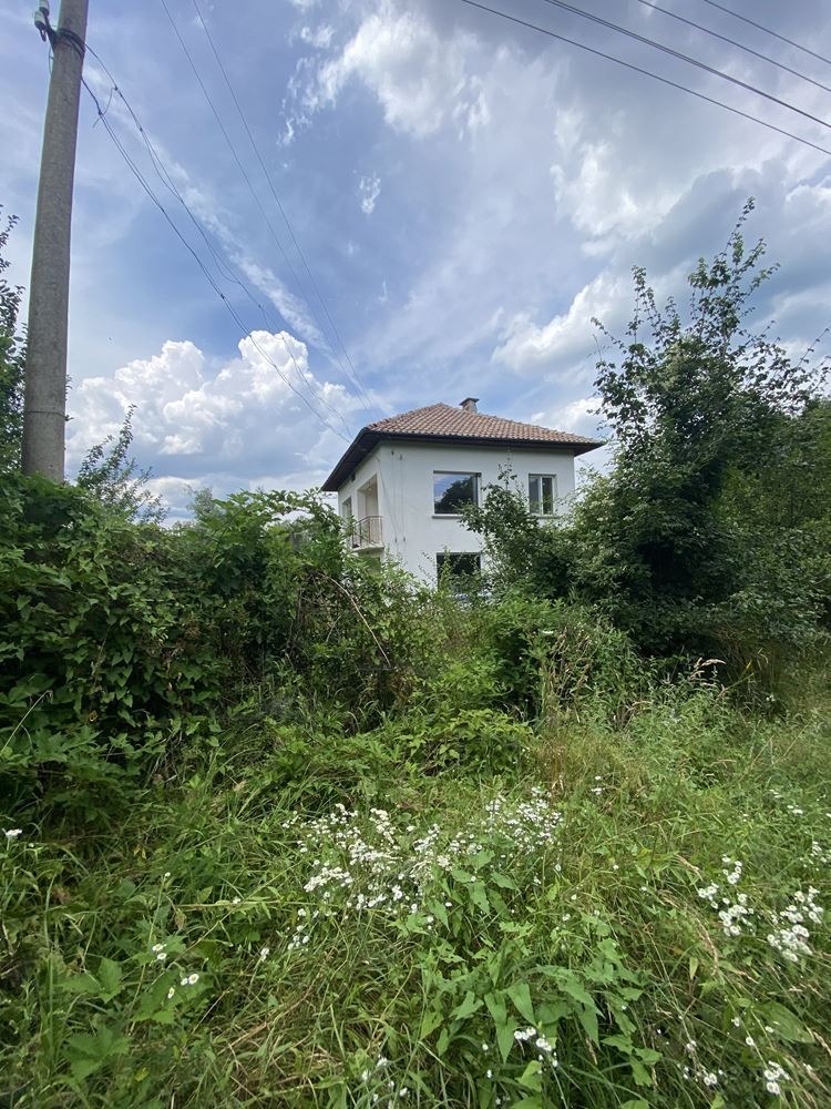 Продава КЪЩА, гр. Етрополе, област София област, снимка 2 - Къщи - 56131054