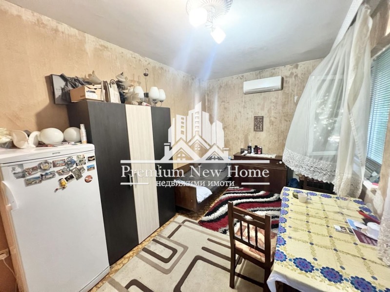 For Sale  2 bedroom Plovdiv , Yuzhen , 92 sq.m | 43549027 - image [2]