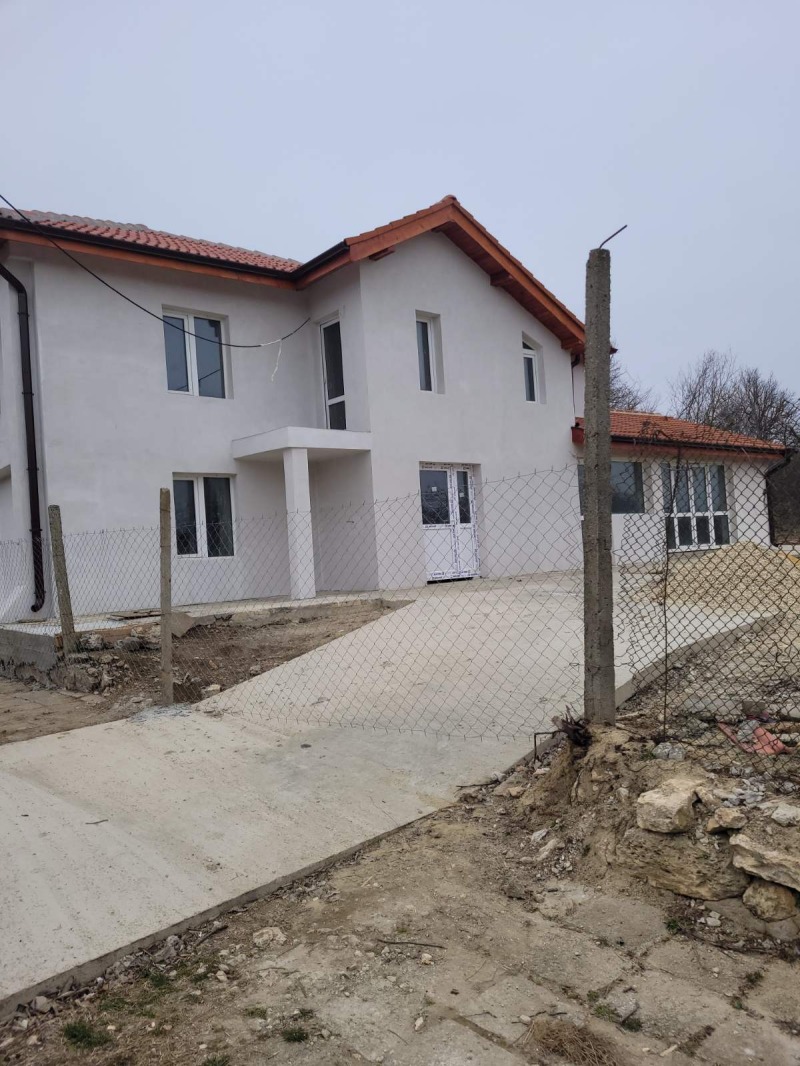 Продава КЪЩА, с. Изгрев, област Варна, снимка 2 - Къщи - 49176042