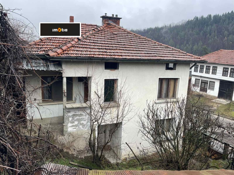 Продава КЪЩА, гр. Троян, област Ловеч, снимка 2 - Къщи - 53323928