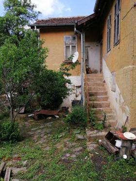 Продажба на имоти в с. Банище, област Перник - изображение 1 