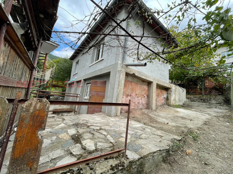 Продава КЪЩА, гр. Своге, област София област, снимка 2 - Къщи - 53446631