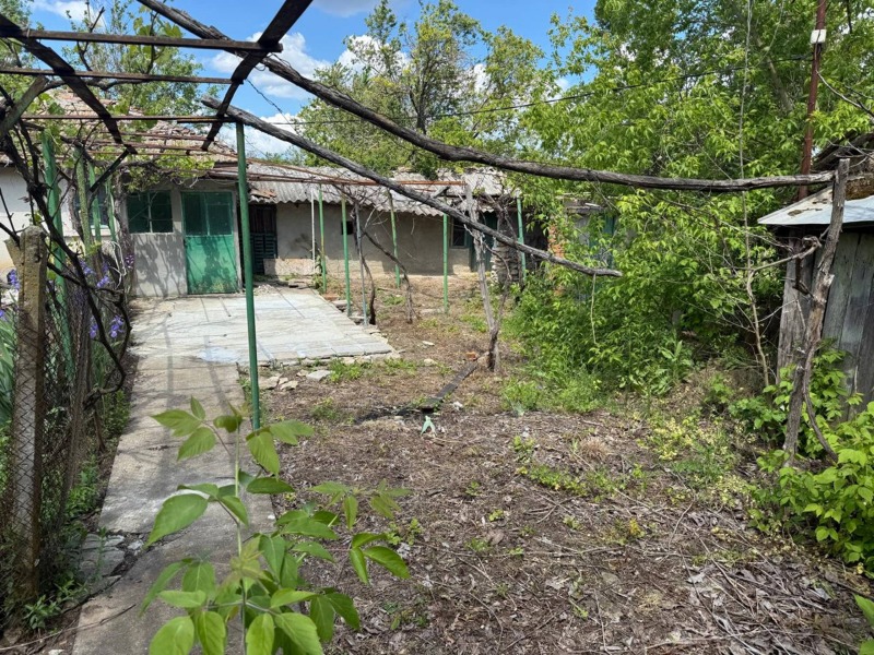 Продава КЪЩА, с. Медово, област Добрич