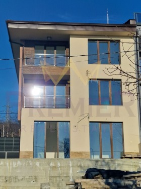 Продава къща град Варна м-т Кочмар - [1] 