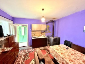 КЪЩА, 80 m2