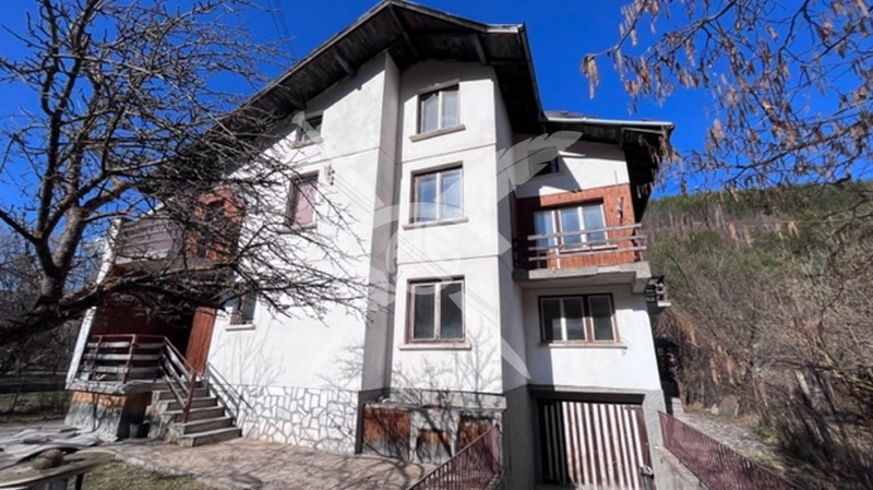 Продава  Къща област София , с. Гинци , 340 кв.м | 43988709