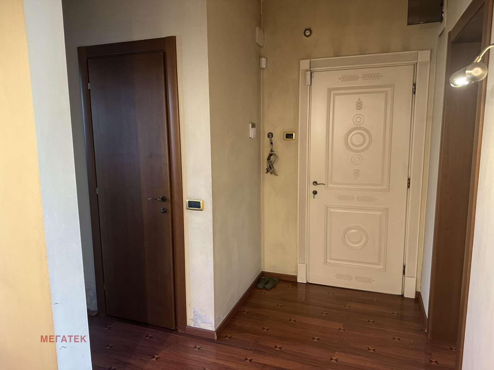 Продава ЕТАЖ ОТ КЪЩА, гр. София, Център, снимка 2 - Етаж от къща - 54660131