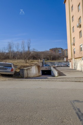 Garage Owtscha kupel, Sofia 4