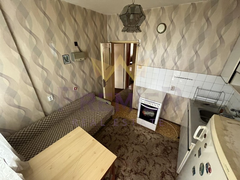 En venta  3 dormitorios Ruse , Vazrazhdane , 95 metros cuadrados | 70629323 - imagen [2]