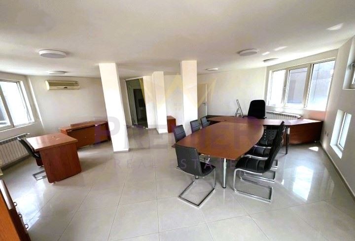 Продава ОФИС, град София, Белите брези • 409500 € / 800912.39 лв. • 70700035 1