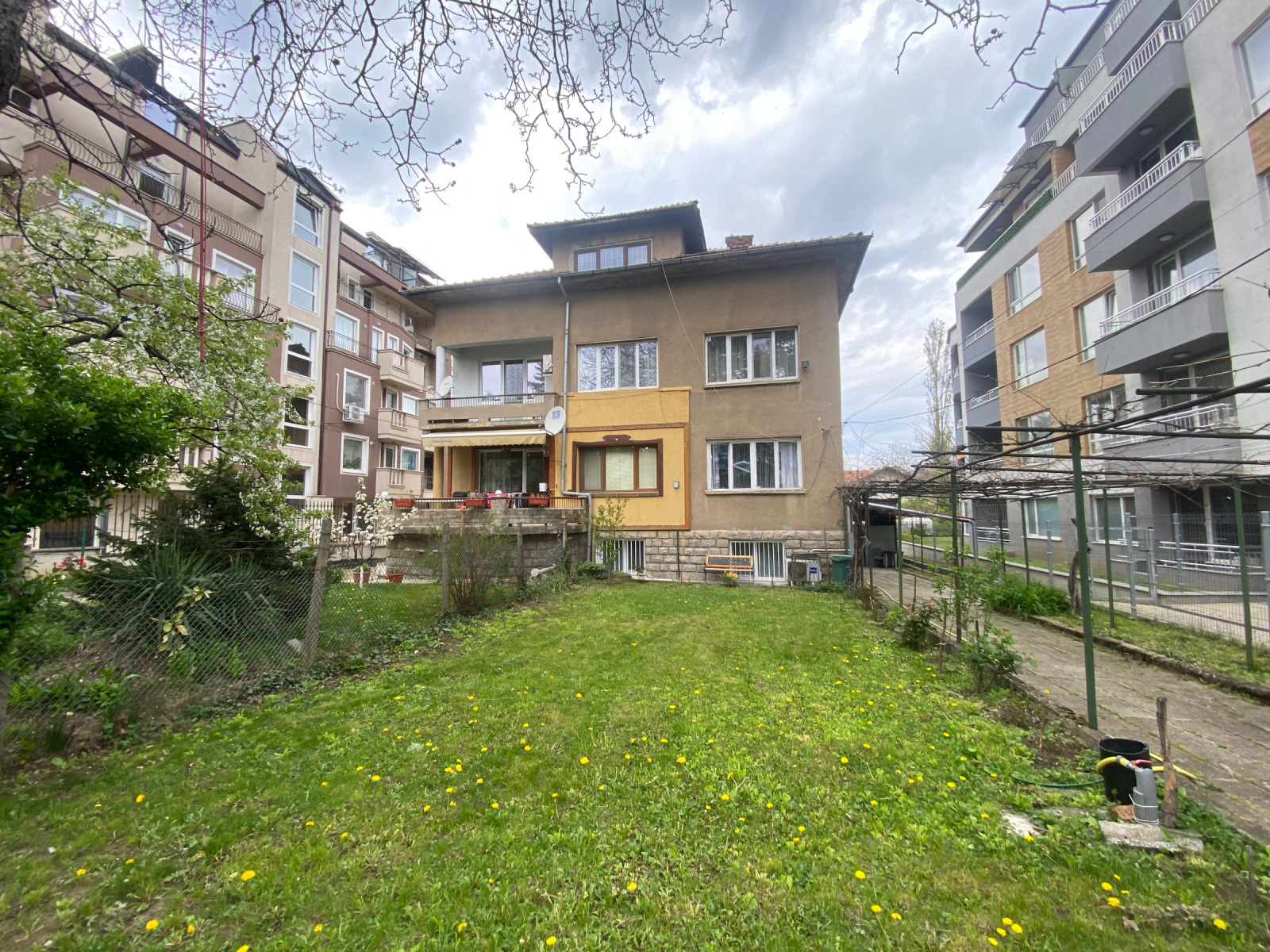 Продава ЕТАЖ ОТ КЪЩА, гр. София, Павлово