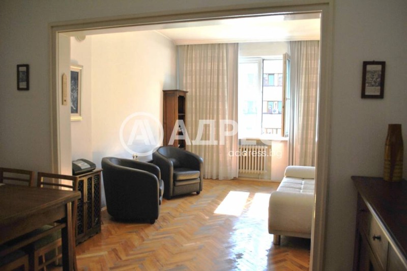 Продава  2-стаен, град София, Център •  270 000 EUR • ID 87896260 — holmes.bg - [1] 