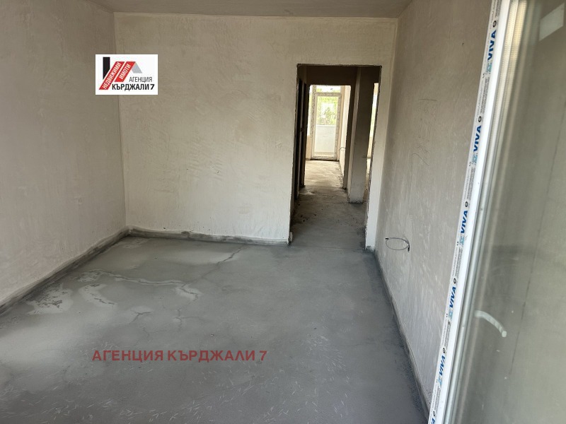 Продава 3-СТАЕН, гр. Кърджали, Възрожденци, снимка 7 - Апартаменти - 52468092