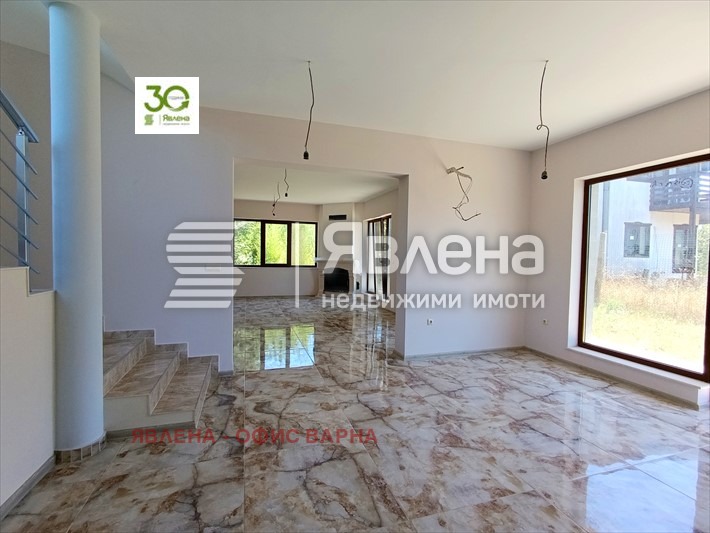 Продава КЪЩА, гр. Варна, м-т Ракитника, снимка 4 - Къщи - 47540419