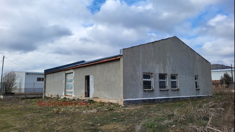 Продава СКЛАД в област София, гр. Сливница - 952 кв.м / 110 000 € » 215 141.30 лв., ВАСИЛЕВИ И КО