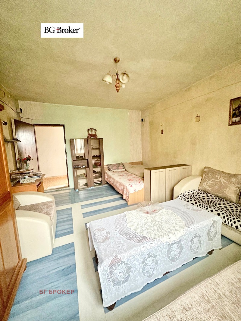 Продава КЪЩА, с. Лесново, област София област