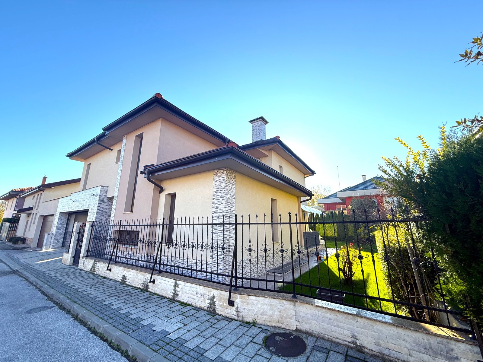 Продава КЪЩА, гр. Пловдив, Отдих и култура, снимка 2 - Къщи - 55292761