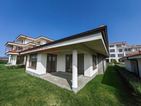Casa Ajeloy, región Burgas