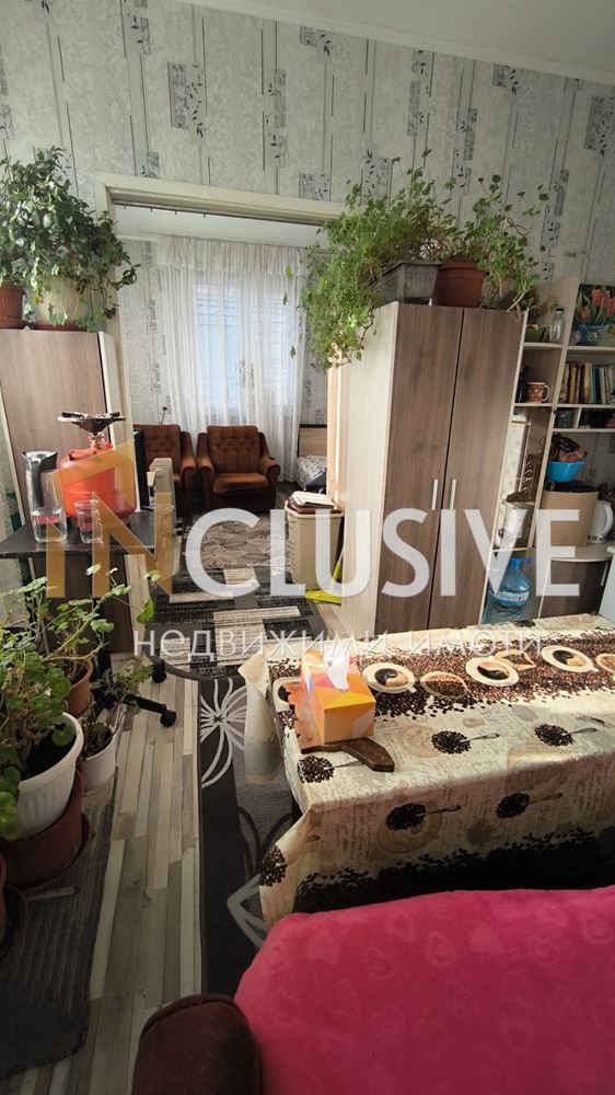 Продава ЕТАЖ ОТ КЪЩА, гр. София, Карпузица, снимка 10 - Етаж от къща - 53271140