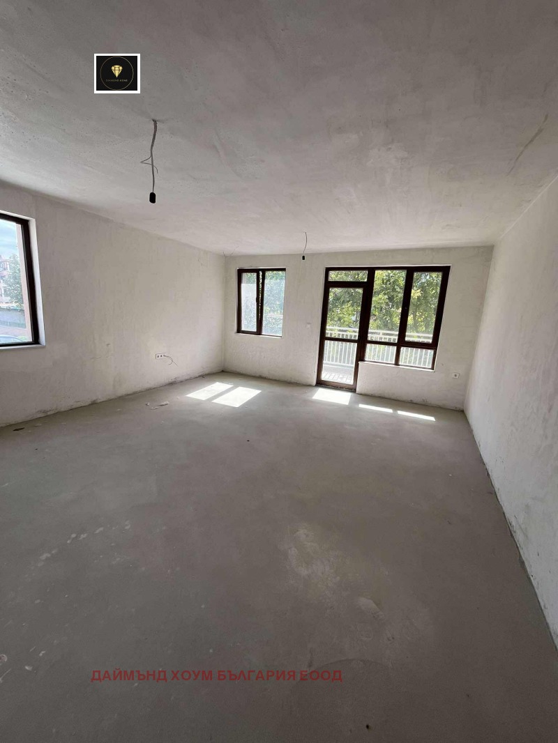 Myytävänä  2 makuuhuonetta Plovdiv , Ostromila , 145 neliömetriä | 92917114