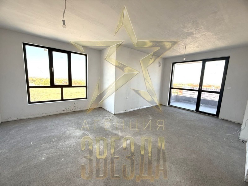 Продава 3-СТАЕН, 108 кв.м.129 600 €253 475.57 лв.област Пловдив, с. Белащица 14:51 на 25 Октомври 2025 Продава 3-СТАЕН, 108 кв.м.129 600 €253 475.57 лв.област Пловдив, с. Белащица 14:51 на 25 Октомври 2025