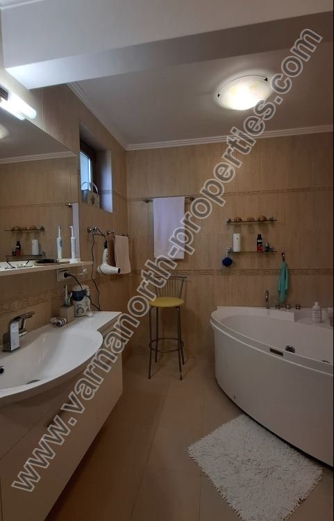 Продава КЪЩА, гр. Балчик, област Добрич, снимка 4 - Къщи - 55703964
