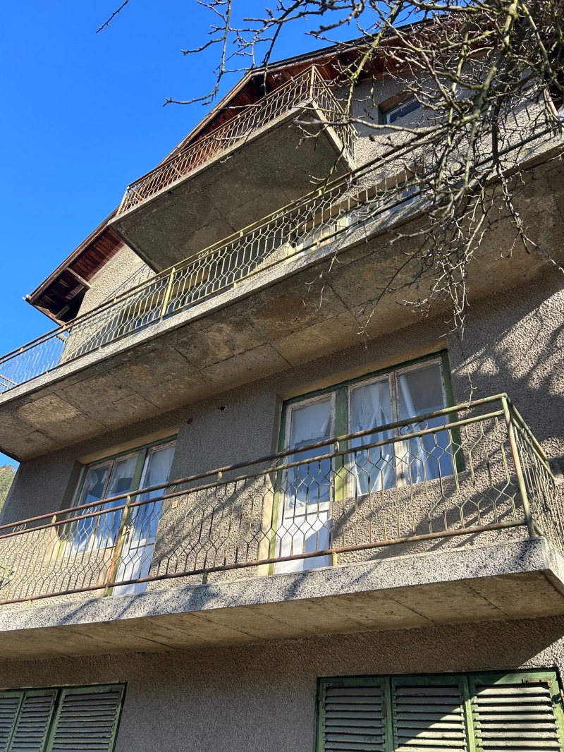 Продава КЪЩА в област София, гр. Своге - 440 кв.м / 179 000 € » 350 093.57 лв., ИЗИС