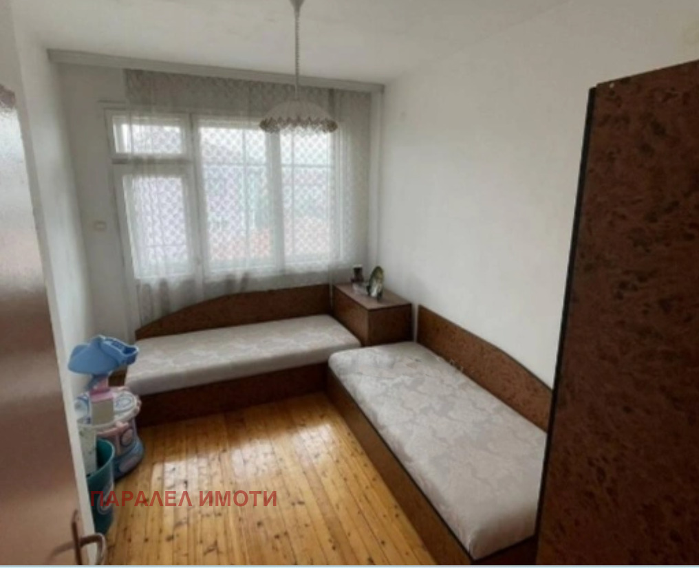 Продава ЕТАЖ ОТ КЪЩА, гр. Пловдив, Прослав, снимка 4 - Етаж от къща - 44537818