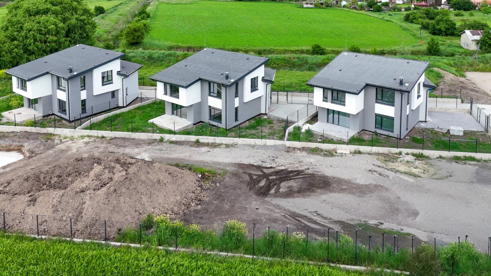 Продава КЪЩА, с. Равно поле, област София област
