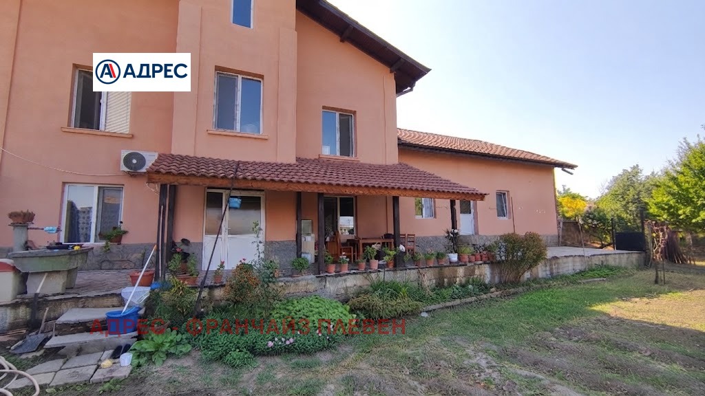 Продава КЪЩА, с. Садовец, област Плевен