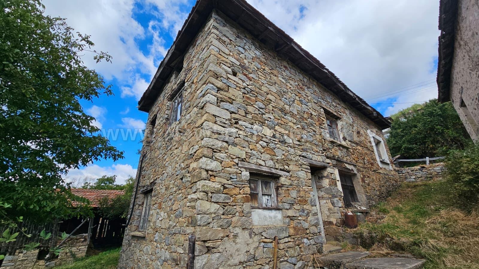 Продава КЪЩА, с. Стърница, област Смолян