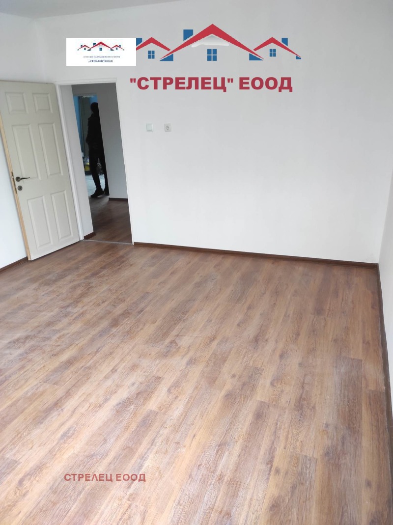 Продава КЪЩА, гр. Добрич, Балик, снимка 2 - Къщи - 48156336