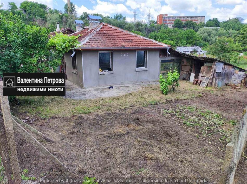 Продава КЪЩА, гр. Русе, Новата махала, снимка 2 - Къщи - 50006335