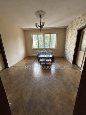 1 chambre Herson, Choumen