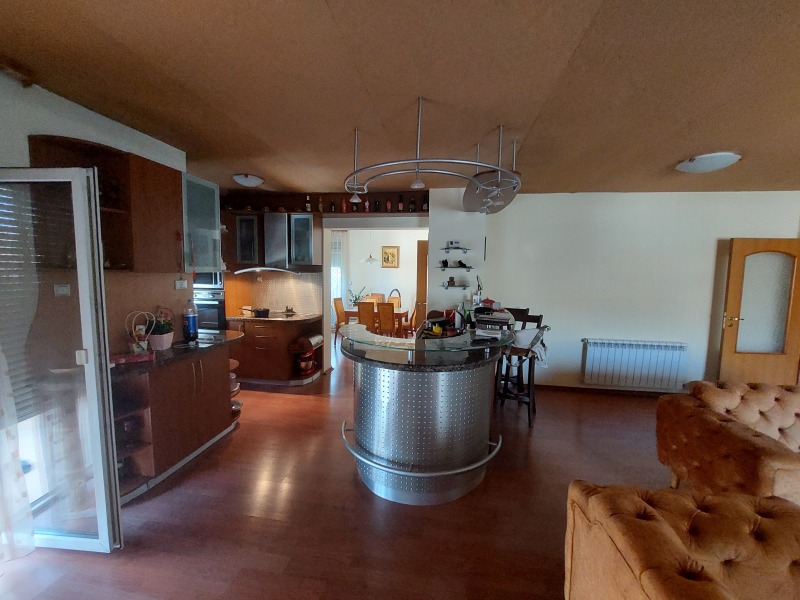 À vendre  3 chambres Veliko Tarnovo , Tsentar , 184 m² | 39719991