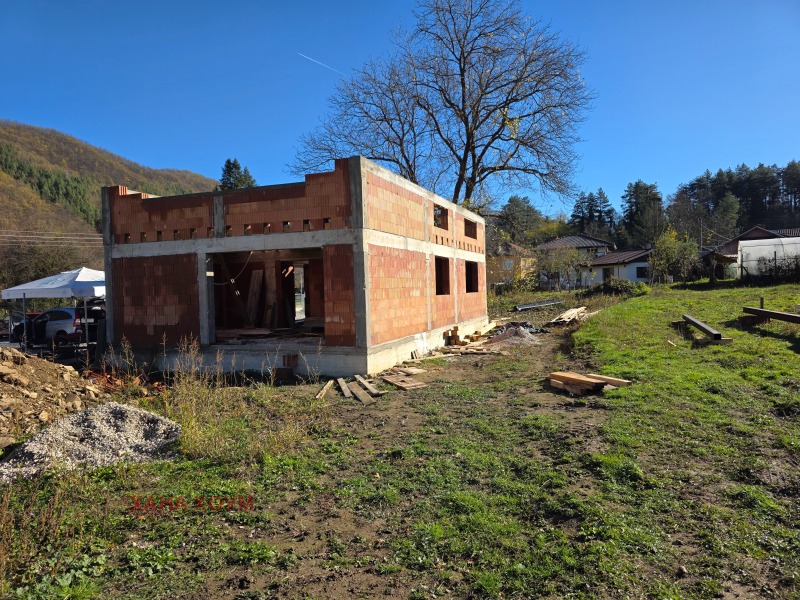 Продава КЪЩА, с. Бели Осъм, област Ловеч, снимка 3 - Къщи - 51960969