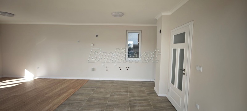 Продава КЪЩА, гр. Варна, м-т Горна Трака, снимка 2 - Къщи - 53172236