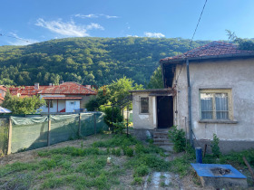 Продажба на къщи в град София - изображение 1 