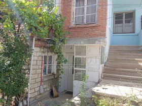 House Komluka, Sliven 1